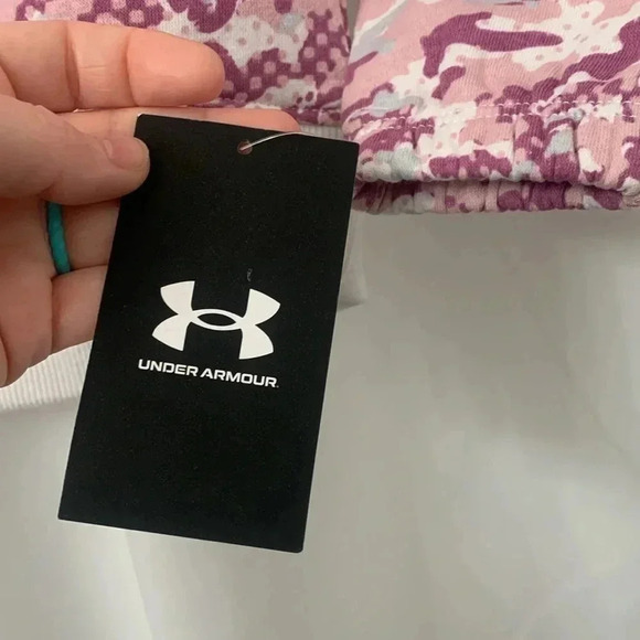 Girls Under Armour Fleece Lined Camo Sweatshirt Pink/White  Size 5 NEW WITH TAGS - Picture 4 of 11